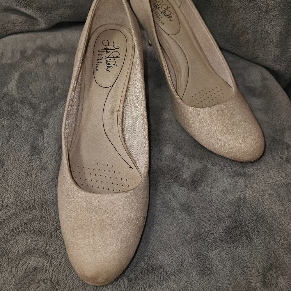 Life Stride, Nude Suede Pumps, Size 11N